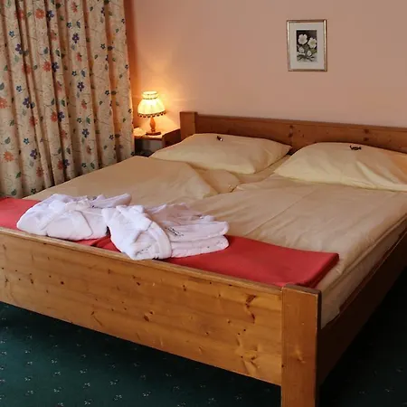 Alpengasthof Waldrast - Koralpe ホテル Sankt Stefan im Lavanttal